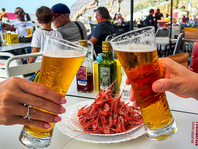 Cerveza y camarones en Tenerife