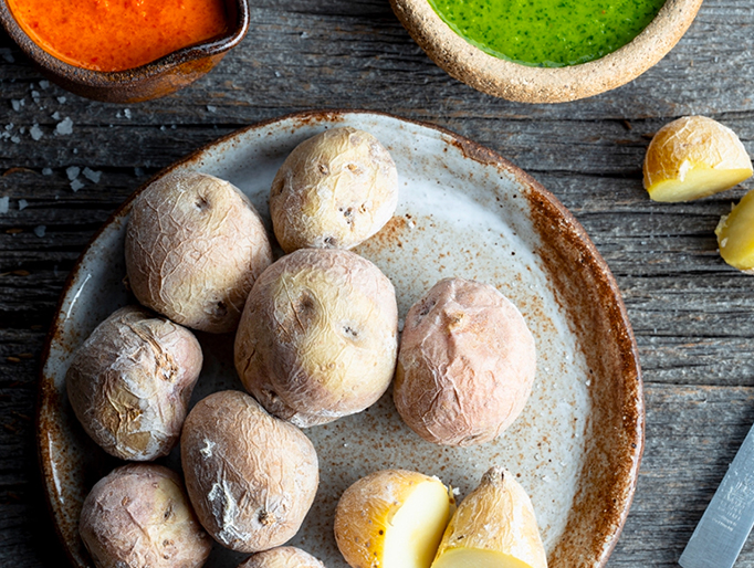 Papas arrugadas con mojo en Tenerife